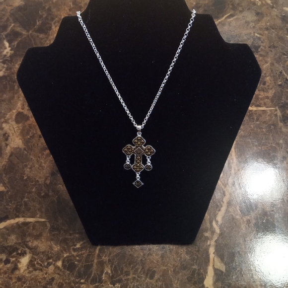 Jewelry - Vintage 70's Florentine Cross Pendant Silvertone Necklace